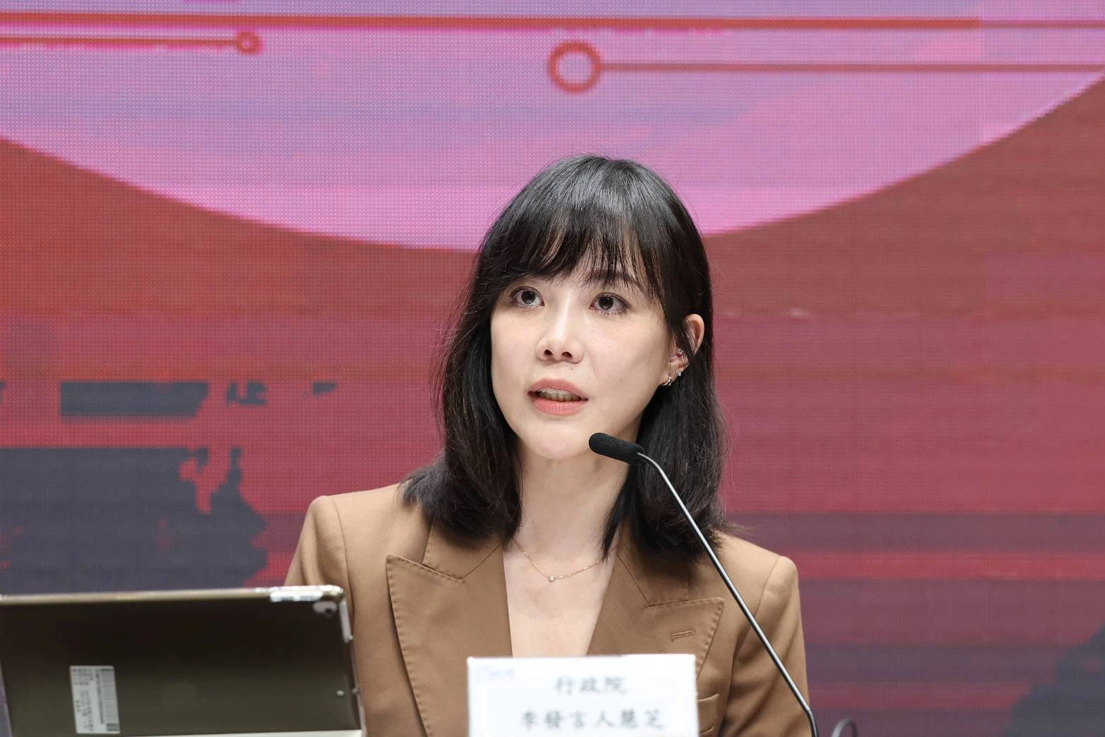 國民黨拍板選前三讀普發2萬特別條例　行政院回應了