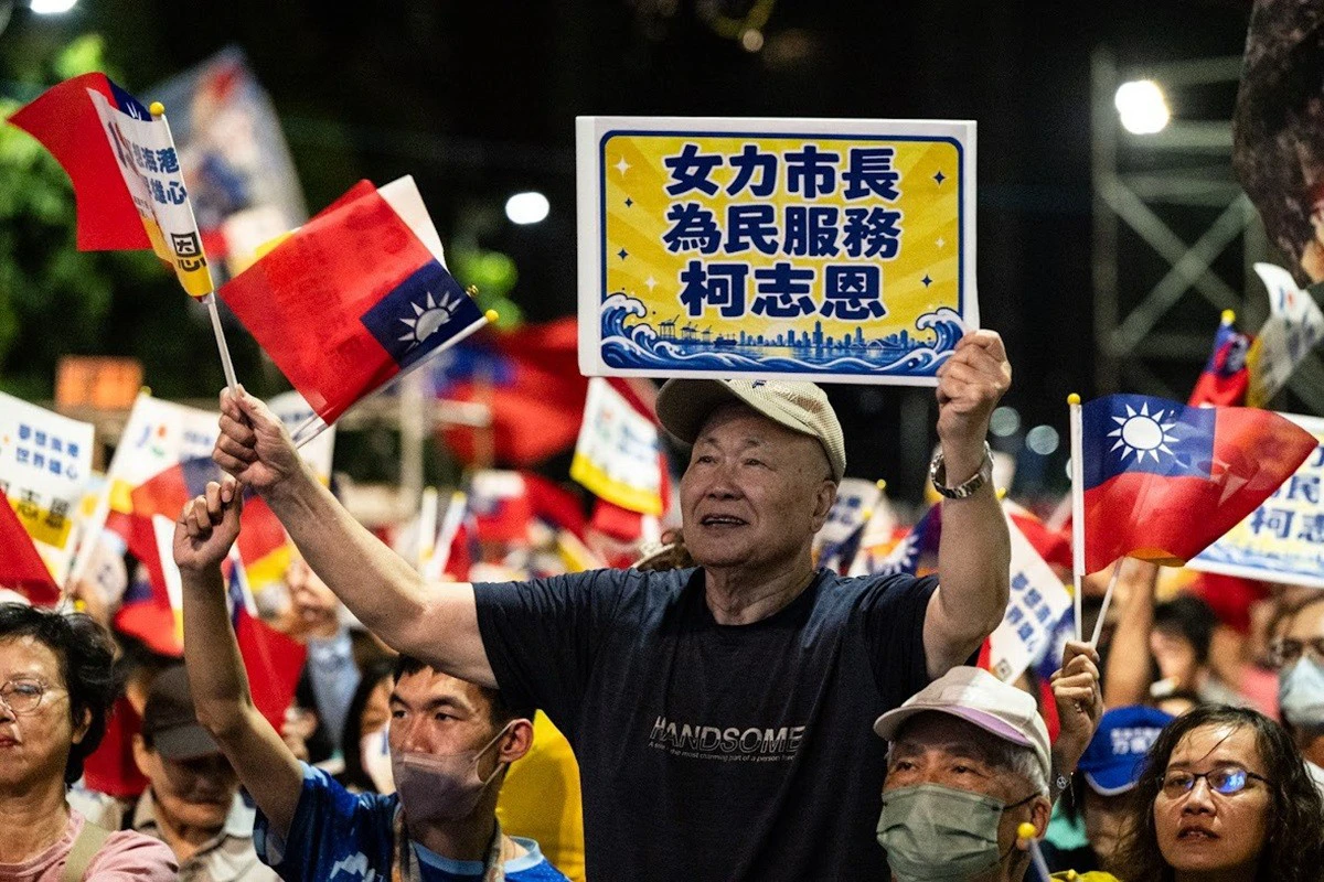 岡山河堤公園湧入3萬人！柯志恩攜手王金平、侯友宜、盧秀燕　「岡好起飛」展現團結氣勢