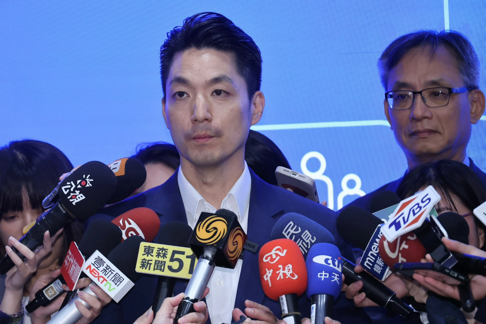 趙少康因專訪沈伯洋遭黨內連署開除黨籍　蔣萬安聲援：團結一心、並肩作戰
