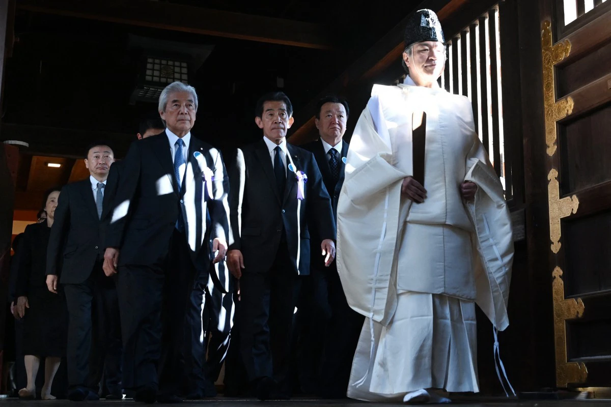 高市早苗內閣支持率首度跌破50%創新低 顧慮中韓反應不參拜靖國神社