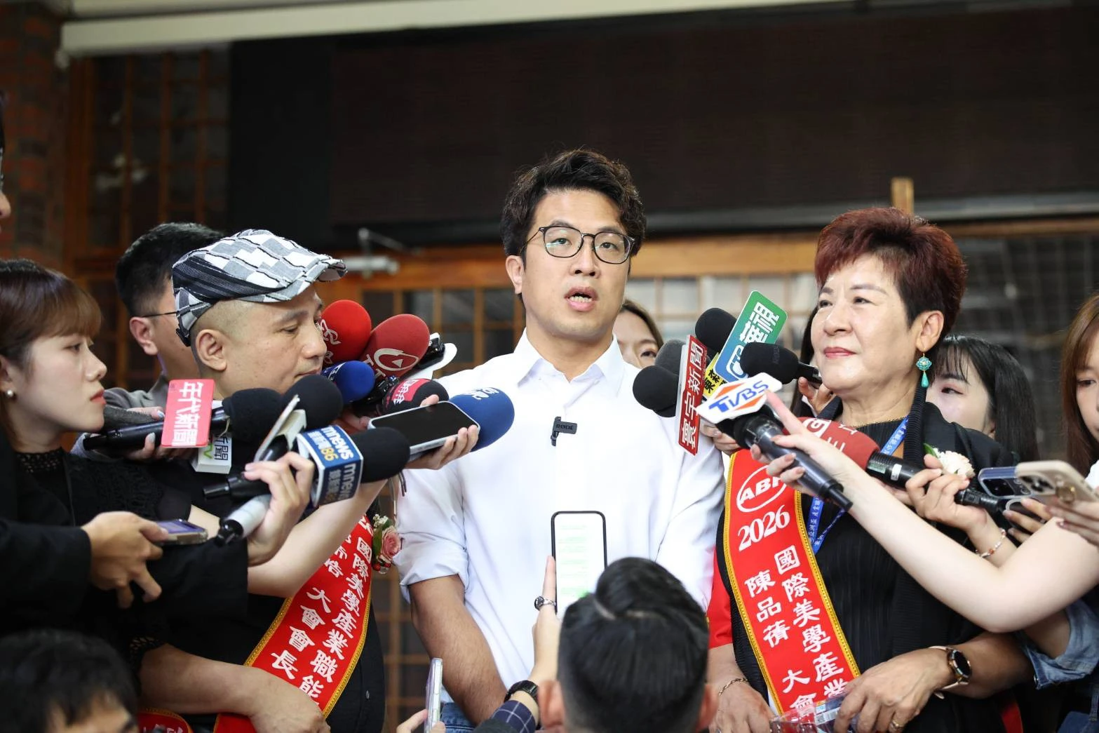 沈伯洋民調領先蔣萬安17%　綠營新媒體部主任仍揭5大警訊
