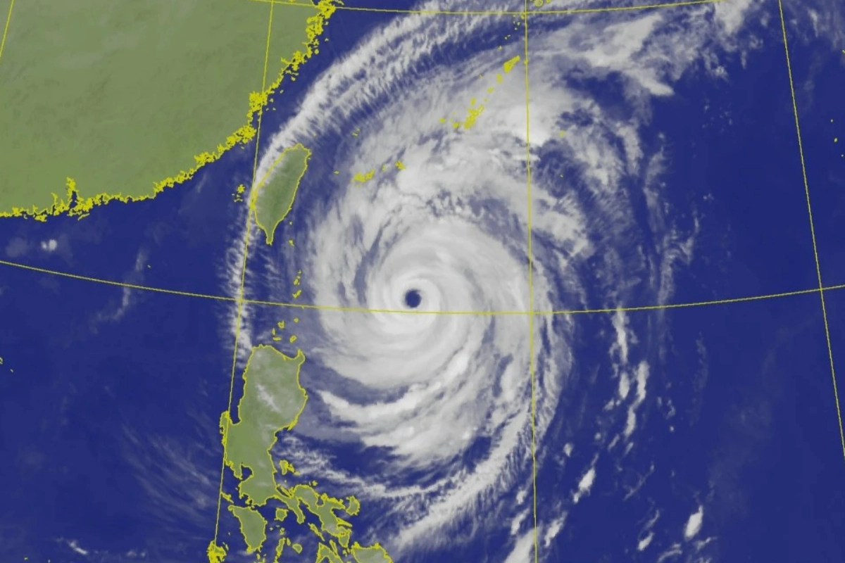 【一週天氣】強颱薔琵逼近！最快今午陸警　估「12個縣市」風雨達放假標準