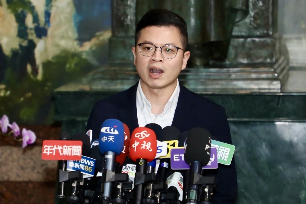秦慧珠質詢嗆蔣萬安「不要扯這麼多」 凌濤怒轟：妳什麼態度？