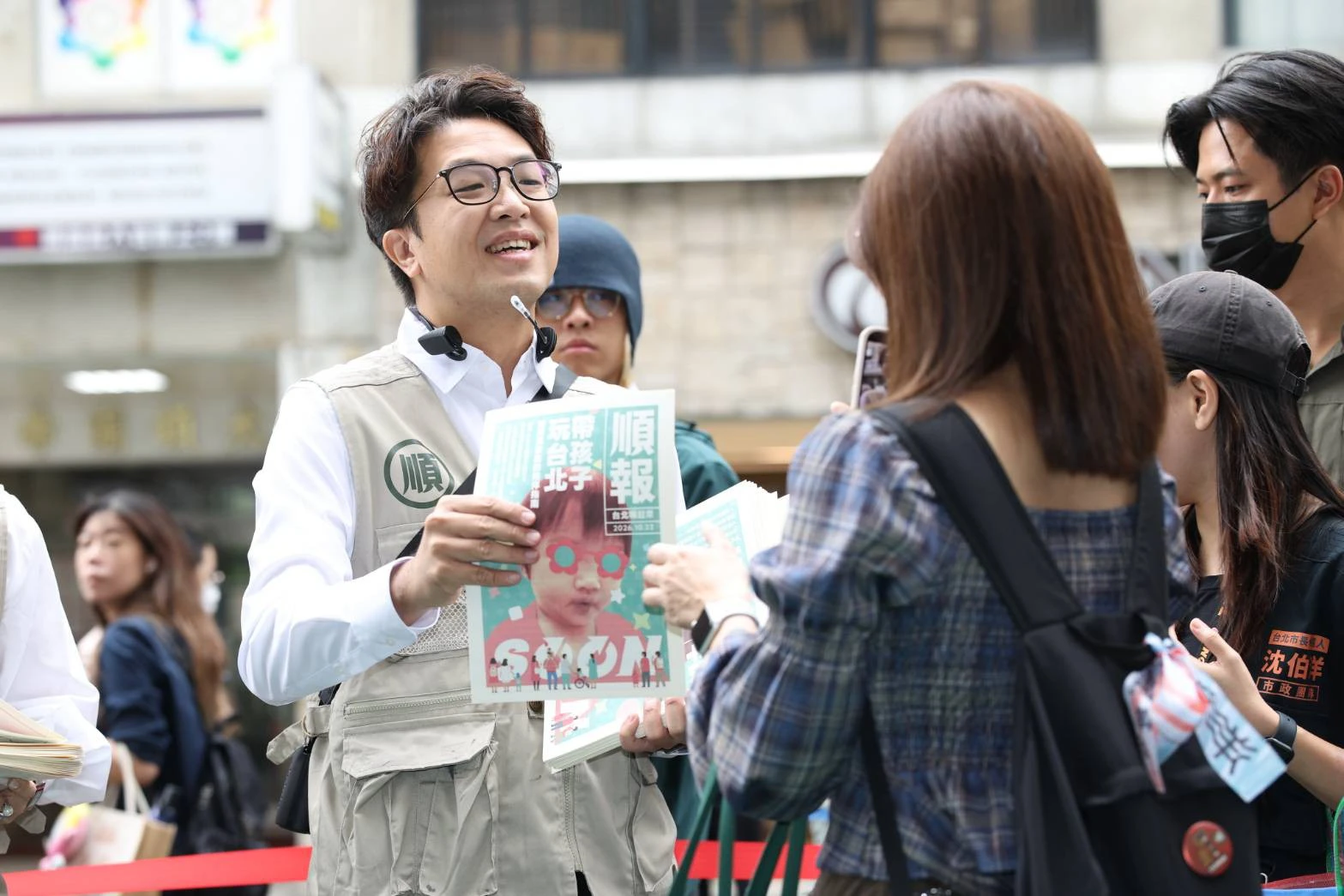沈伯洋抽出「市民主委」代抽選舉號次　支持者接獲通知驚喜大叫