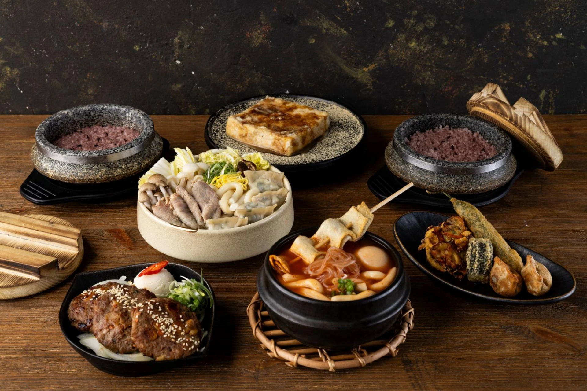 「涓豆腐」全新菜單《朝鮮御膳 重返餐桌》登場!5 道年糕料理、3 款 Binggrae 特調咖啡 滿 888 元抽優惠