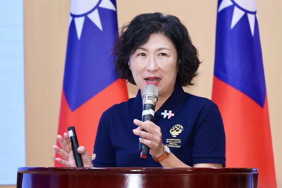 饒慶鈴臉書遭灌爆「她很壞嘟嘟嘟」　台東縣府清晨緊急宣布停班停課