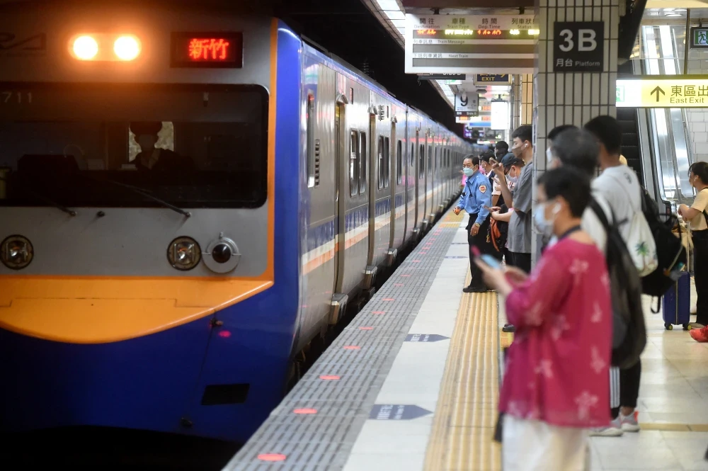 台鐵恢復列車行駛　僅「這2路段」因路樹倒塌最快3點搶通