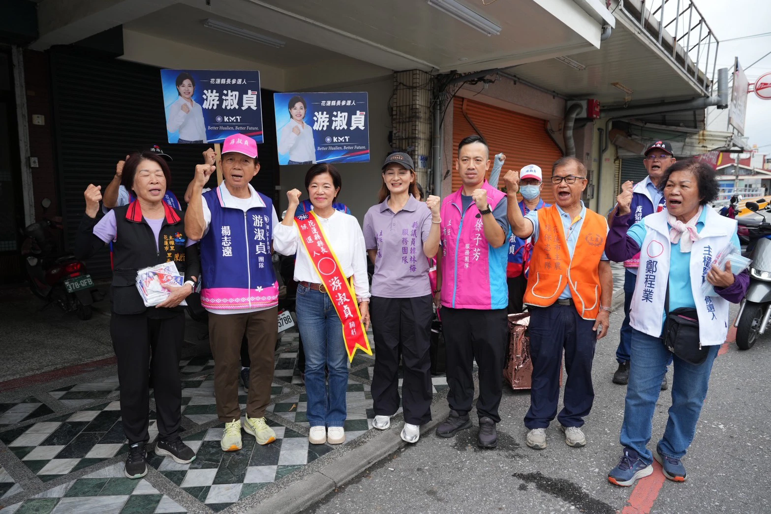 游淑貞推青年、婦女及商圈發展政策　花蓮市掃街獲贈「當選咖啡」