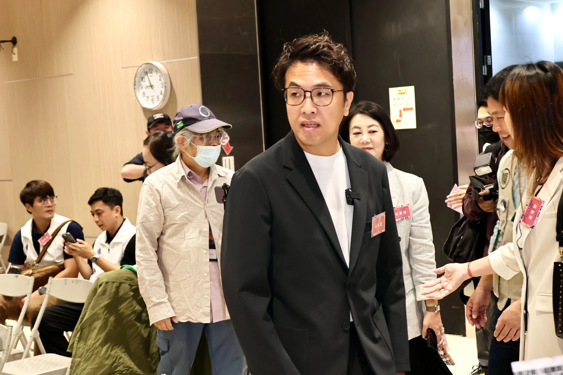 河口湖命案主嫌臉書好友驚見沈伯洋　本人回應：對方僅是讀者