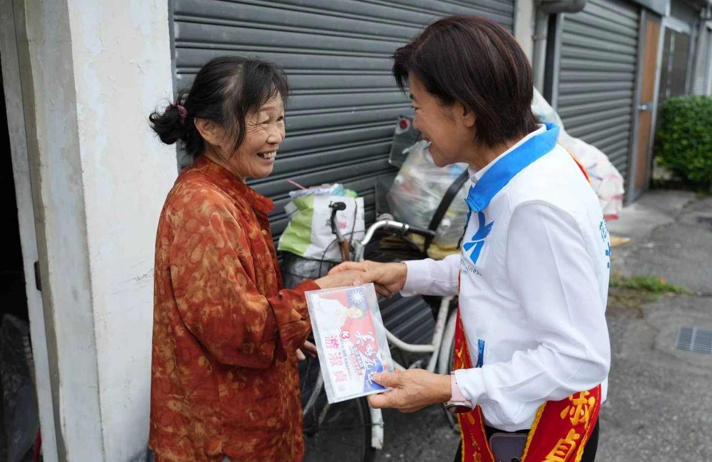 游淑貞連2日徒步深入花蓮市街巷　基層熱情相挺高喊「縣長選3號」