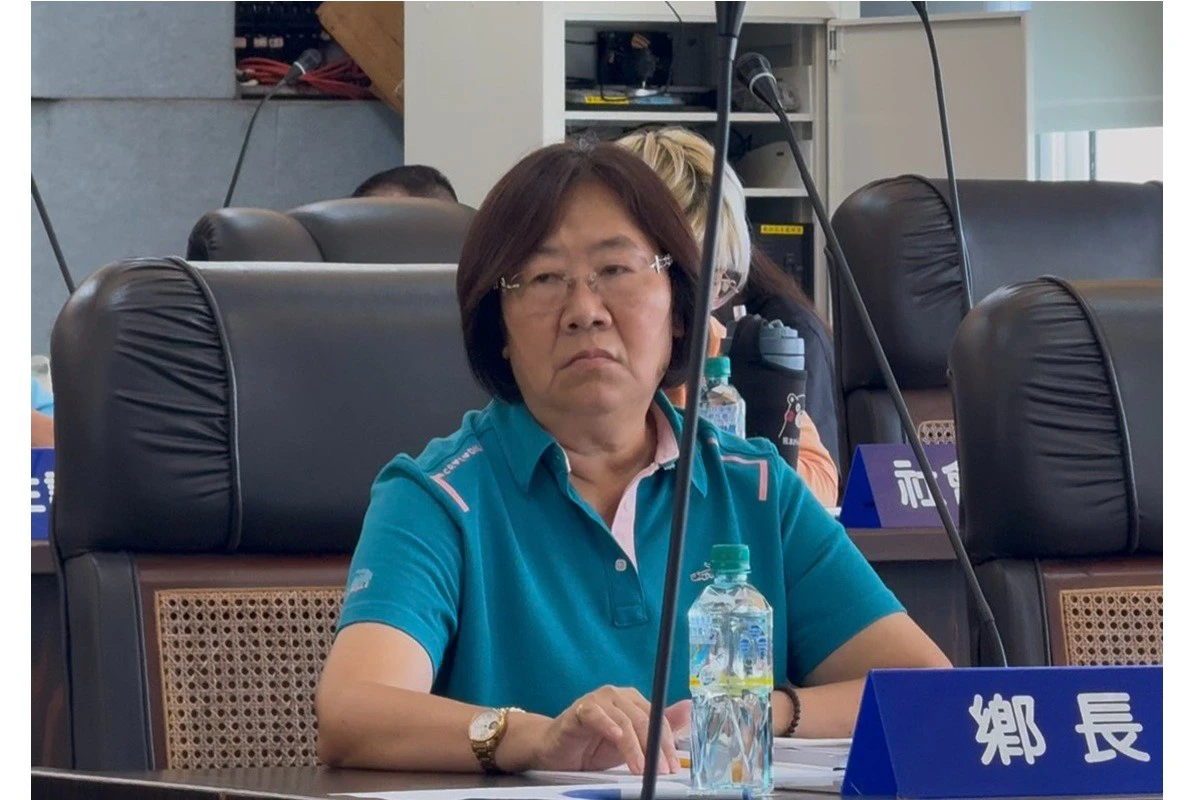 民雄代表會質詢爆衝突！追問鄉長兒子2400萬標案　護航代表拍桌爆粗口