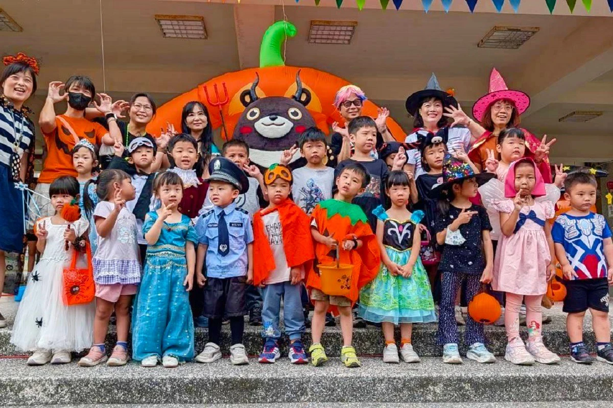 正興國小萬聖節變裝逾200組親子走秀　高雄熊助陣、10家店家陪孩子討糖