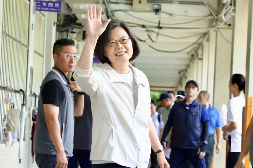 警搜同志酒吧讓蔡康永站出來　蔡英文相挺：不必再獨自面對黑暗